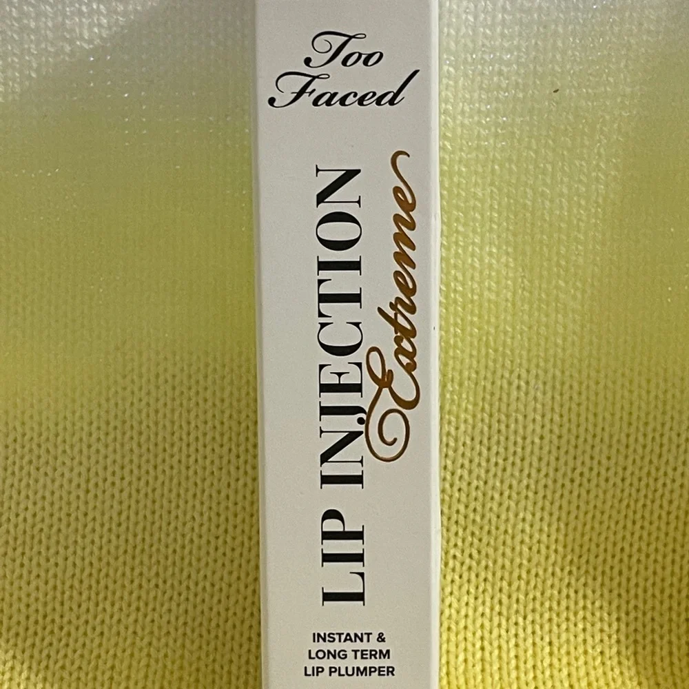 TOO FACED Lip Injection Extreme Lip Plumper in Clear